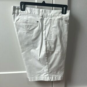 Tommy Hilfiger. Men’s, white shorts.